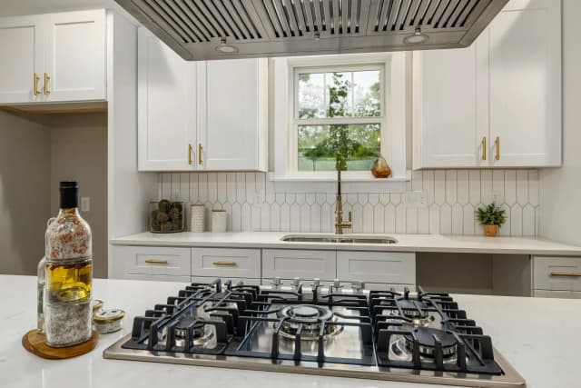 Modular Kitchen Cost Per Sq Ft in Delhi 2025-c17.5